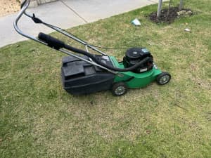 Briggs and Stratton engined Lawn Mower