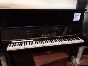 Refurbished Yamaha MC90 Upright Piano SN5426250