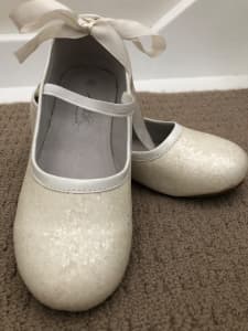 Gorgeous NEW Girls formal dress shoes size 5 / 36 $50
