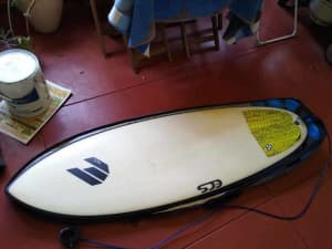 surfboard 5'6, great condition