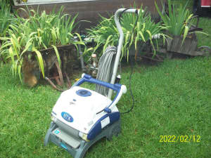 astral rtx robotic pool cleaner with caddy TRADE INS WELCOME