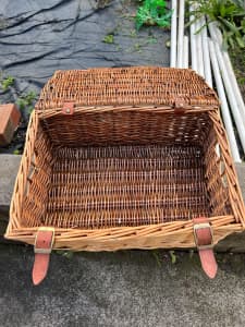 Sturdy Clean Strong Wicker Rattan PICNIC Basket VGC only$12