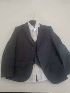 Boys clothing formal grey suit size 4 wedding