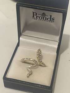 18k gold snake ring with cubic zirconia.s encrusted body