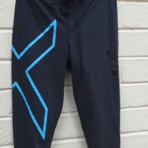2XU Wmns 3/4 compression pants Sz. M used once A8