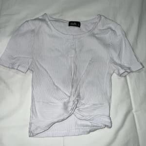 White crop top - size extra small