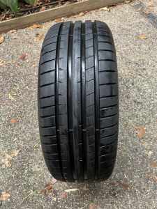 Dunlop Sport Maxx. Runflat tyre. Brand new. 225 45R19 92 W