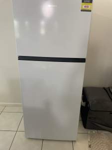 Hisense 424L fridge