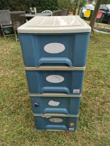 4 plastic drawers unit in fair condition 