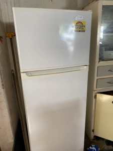 Kelvinator 300 litre fridge