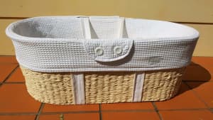 BornWithStyle - Moses Basket Baby Bassinet - Inc. Mattress