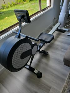 Crane air resistance rower in great condition