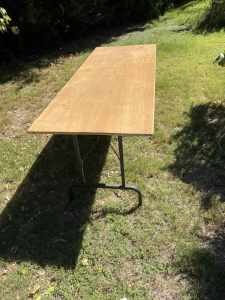 Trestle table in good condition