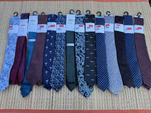 YD Neck Tie,Bow Tie,Handkerchief, Cufflinks &Tie Pins.200 items 