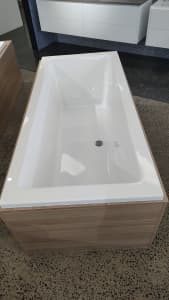 Bath tub. Brand new 