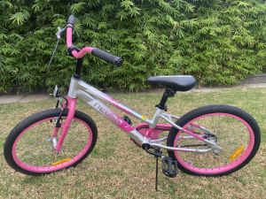 Kids Pink Apollo Neo 20 inch bike