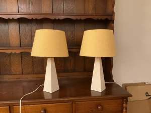 White bedside lamps with yellow frames.