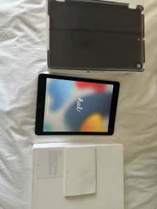 iPad, cover and box Darwin cbd 