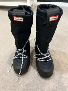 HUNTER snow boots - brand new