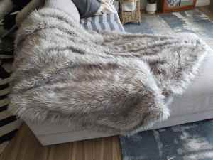 Throw Blanket Faux Fur Grey Freedom Large 