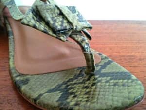 Sz 8 ASTTON Green Snakeskin 100% Leather Strappy Flat Sandals