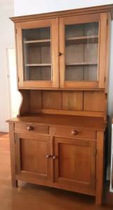Colonial pine dresser