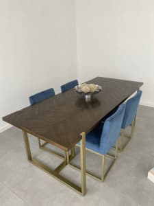 Dinning table & chairs - 1 year old only