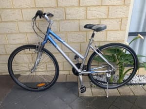 giant elwood ladies bike