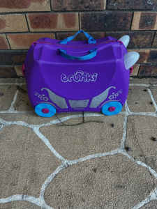 Free kids Small suitcase