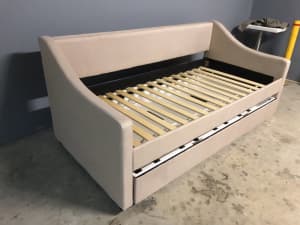 Single sofa day bed with trundle