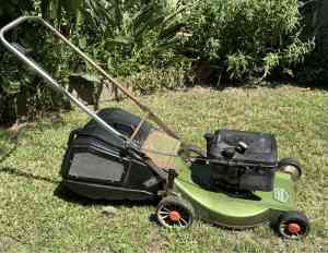 Scott Bonnar 4 stroke mower - model 420 - running condition - rare