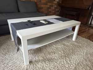 Coffee table looking elegant and new