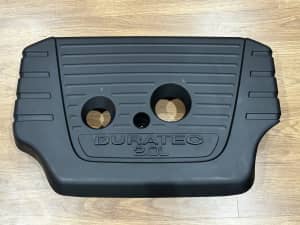 Ford Focus 2L engine top cover 