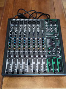 Mackie ProFX12 V3 mixer