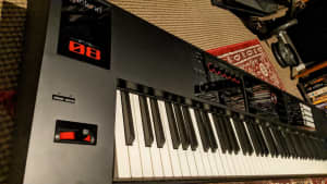 ROLAND FA-08 88-Key Keyboard/Workstation