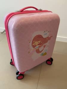 Carry On Travel Case - Wheels - Multiple Compartments