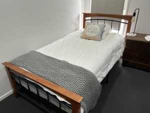 Excellent KING Single bed with base and quality matress