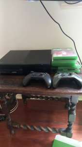 X BOX ONE WITH 2 CONTROLLERS, 9 GAMES AND HEADSET