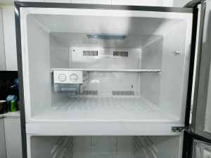 Hisense HR6TFF600SD 593L Fridge...CLEAN AND VERY GOOD CONDITION.!