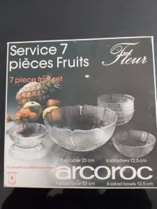 Vintage Arcoroc 7 piece fruit set