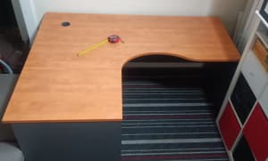 Corner desk table******1800 * 750mm