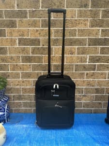 Travel bag Skyhawk black canvas style 4980c good condition