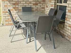 Outdoor Dining Table & Chairs