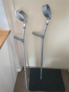 Arm crutches very new 