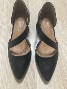 Women’s size 9 as new black heels