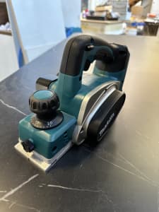 !!!PRICE DROPPED!!! MAKITA TOOLS **NEVER USED** EXCELLENT CONDITION