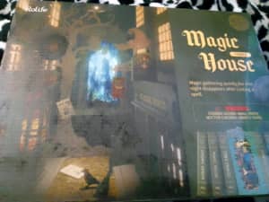 DIY Magic house Rolife , 3D creative Bookend 