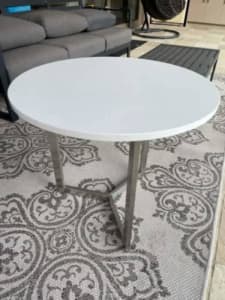 White marble round coffee table