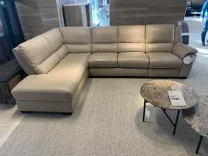 Nick Scali ‘Emery’ 3.5 Seater/Chaise / Electric / Still Under Warranty