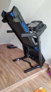 Nautilus t628 treadmill light commercial low hours like new $1750
